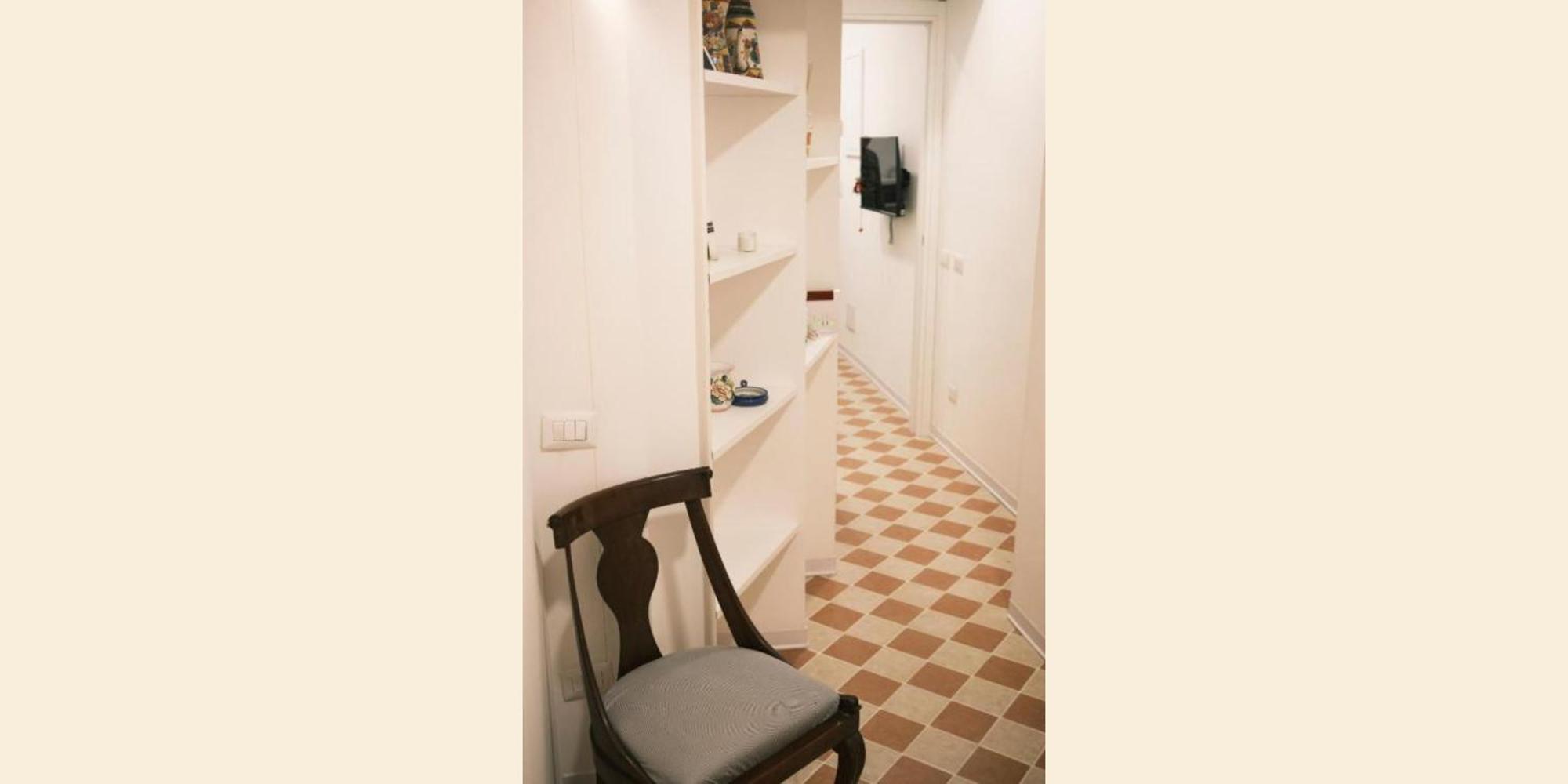 Nespolino, Piccola Casetta In Centro Storico Al Piano Terra Con Piccolo Spazio Esterno Privato *