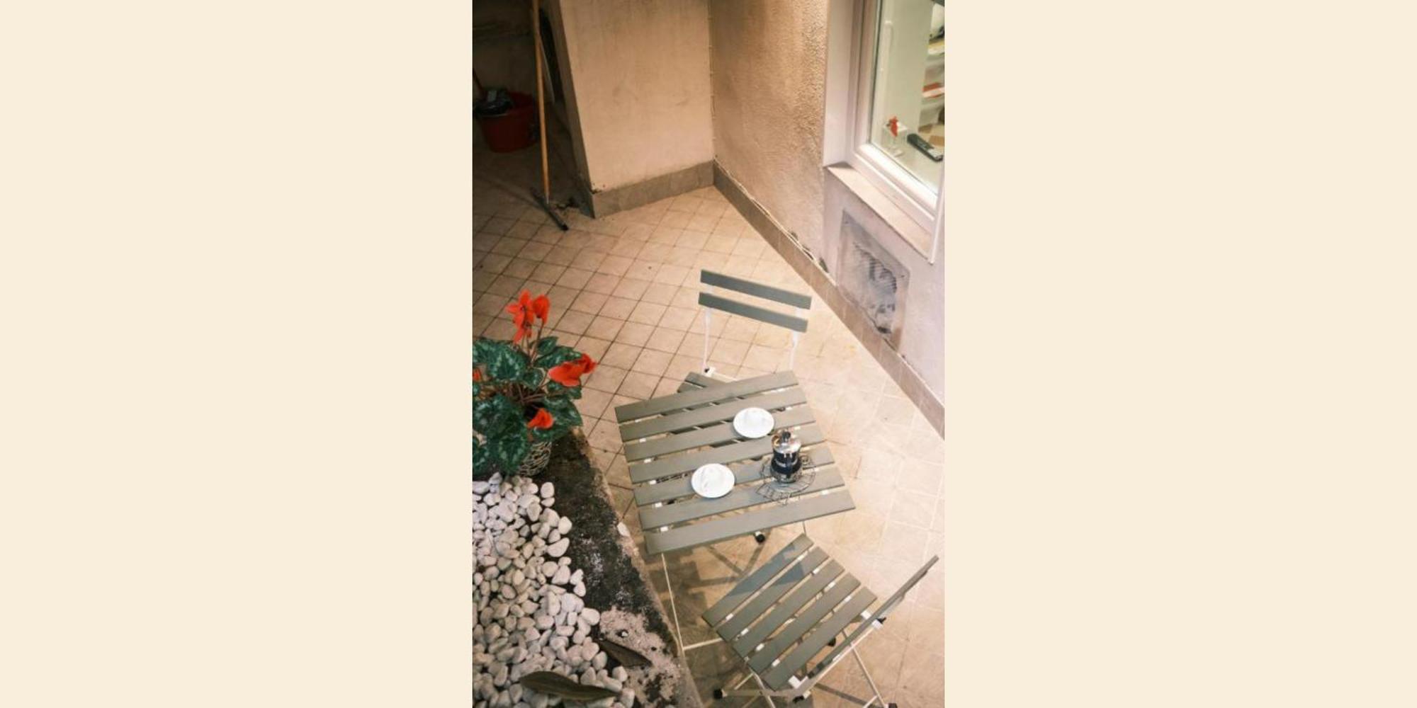 Apartment Nespolino, Piccola Casetta In Centro Storico Al Piano Terra Con Piccolo Spazio Esterno Privato Naples