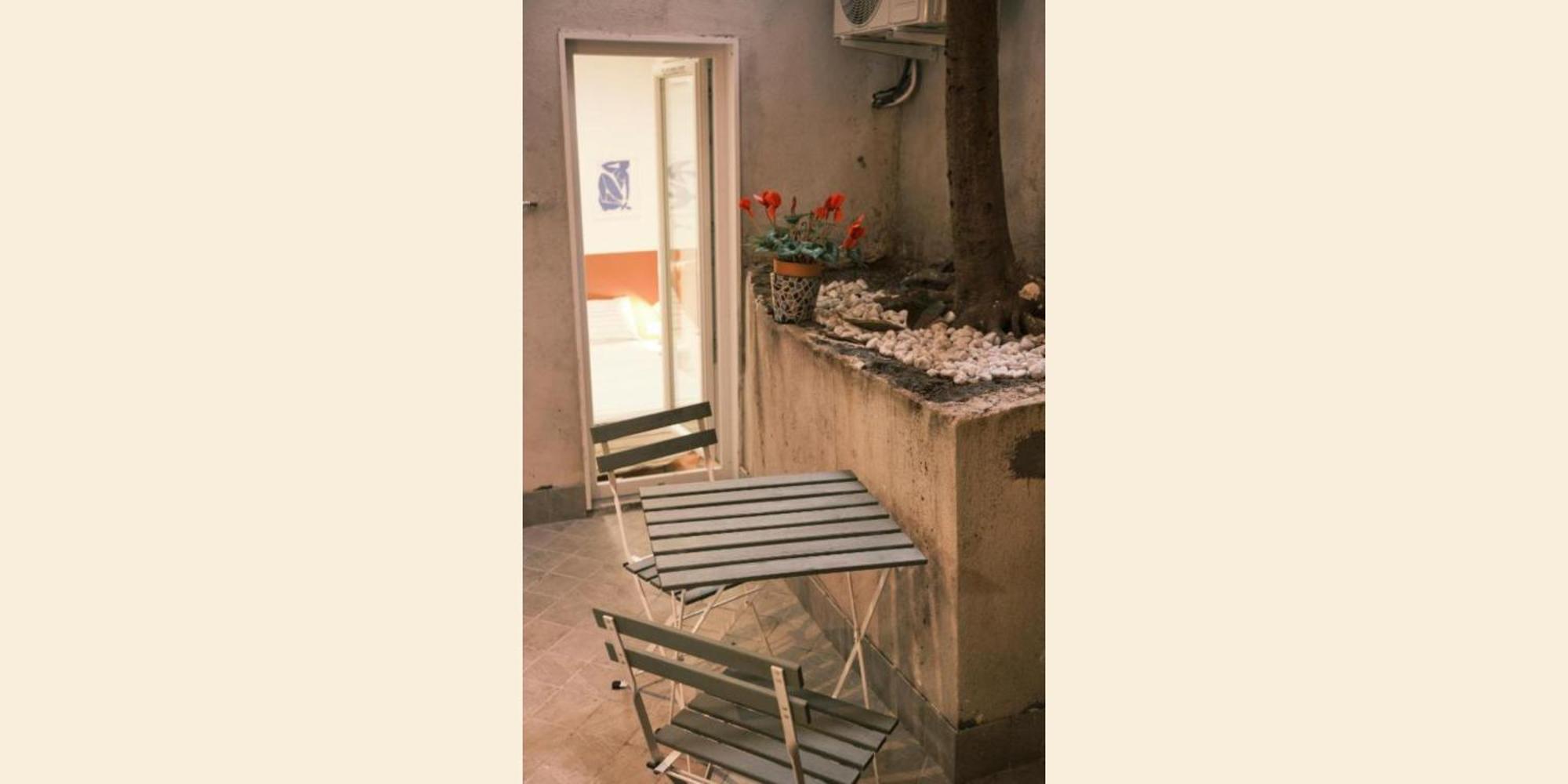 Nespolino, Piccola Casetta In Centro Storico Al Piano Terra Con Piccolo Spazio Esterno Privato